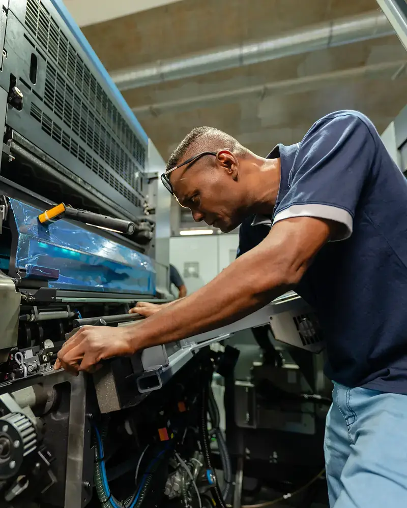 Intergraph technician setting up a Heidelberg Speedmaster CX 104 unit
