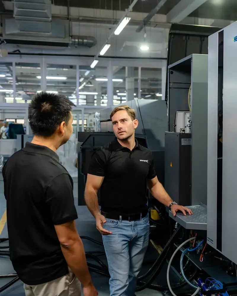 Handover of a Heidelberg Speedmaster CX 104 after installation